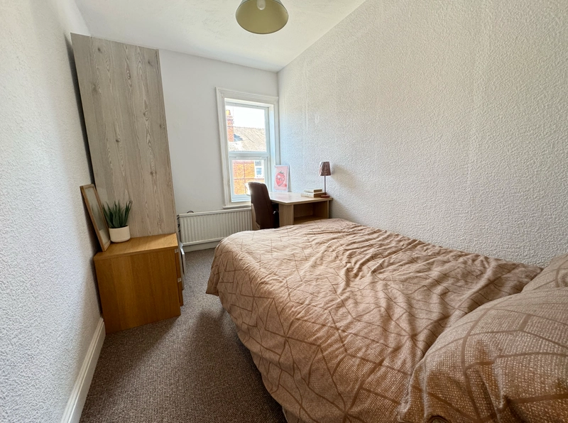 SPARE ROOM in a 4bed student house - Thumbnail 10